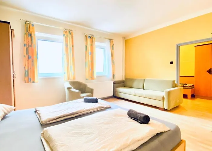 Apartment Affordable Rooms, 10-min To Lugner *