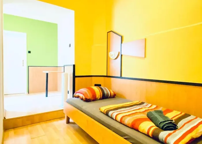 Affordable Rooms, 10-min To Lugner *