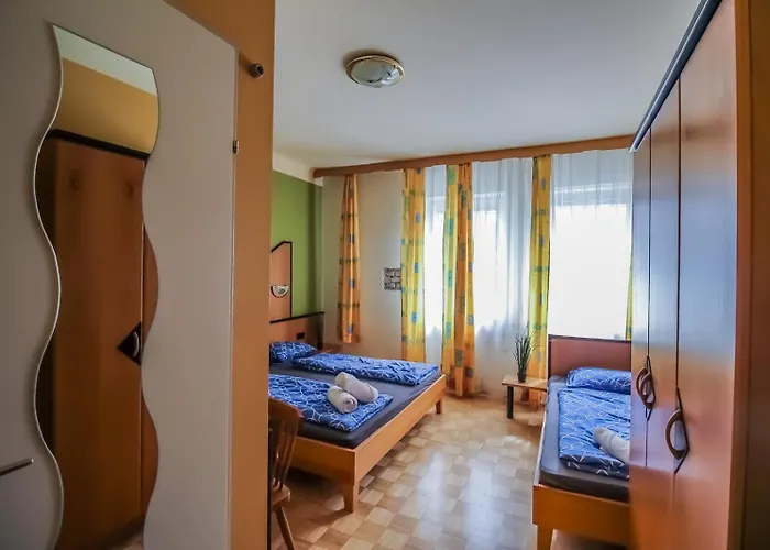 Affordable Rooms, 10-min To Lugner *