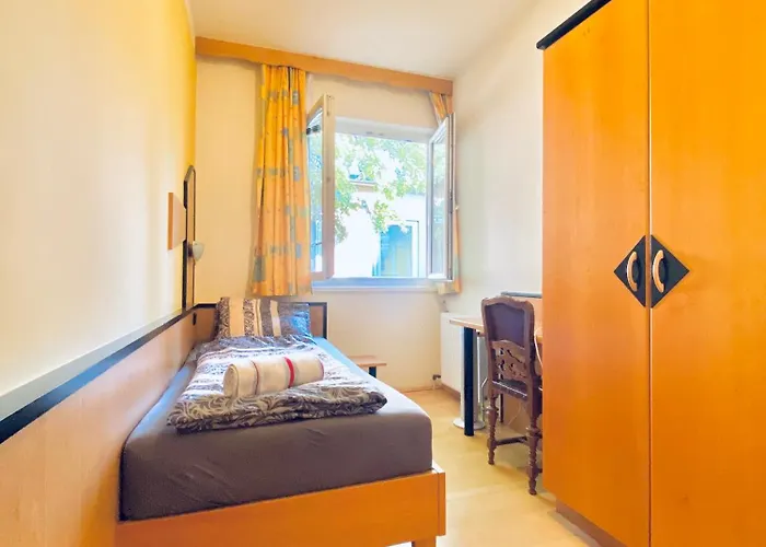Affordable Rooms, 10-min To Lugner * Vienna