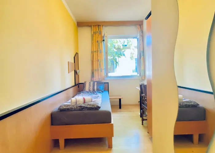 Apartment Affordable Rooms, 10-min To Lugner *