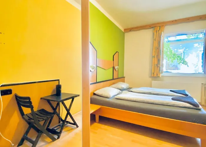 Affordable Rooms, 10-min To Lugner *
