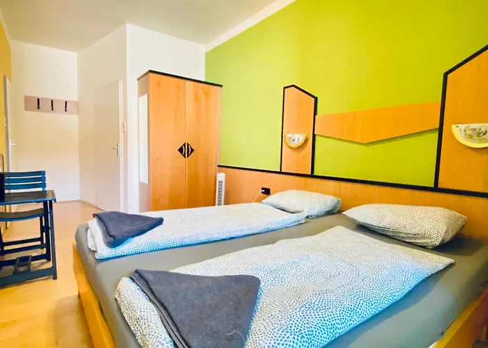 Affordable Rooms, 10-min To Lugner *