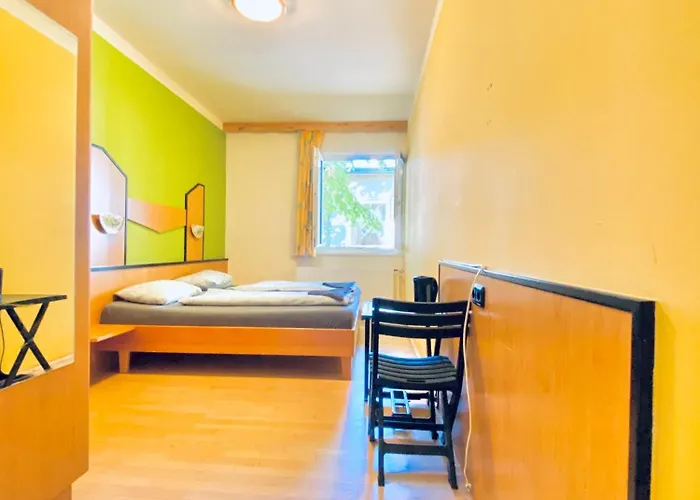 Affordable Rooms, 10-min To Lugner