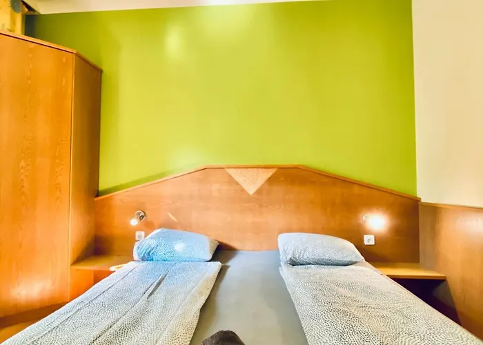 Apartment Affordable Rooms, 10-min To Lugner *