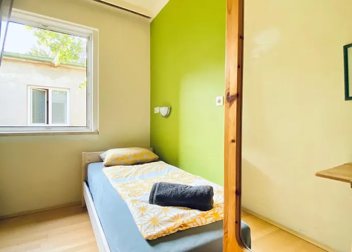 Affordable Rooms, 10-min To Lugner Apartment Vienna
