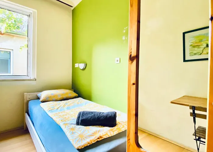 Affordable Rooms, 10-min To Lugner