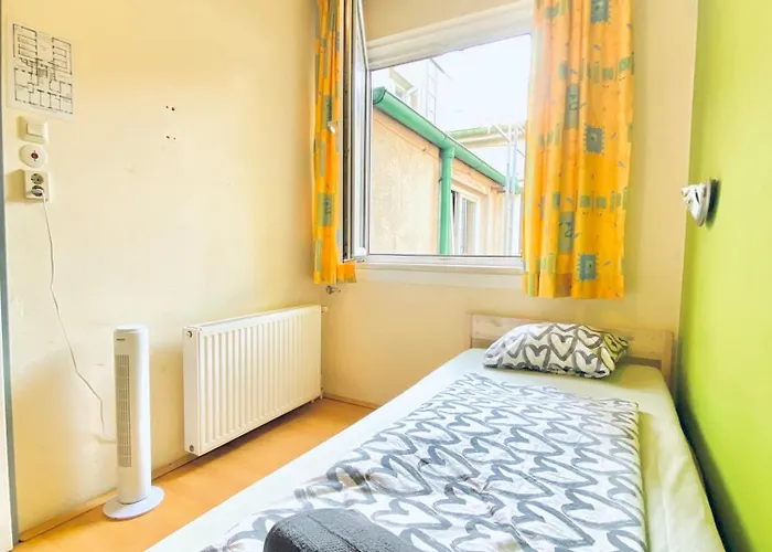 Affordable Rooms, 10-min To Lugner Apartment Vienna