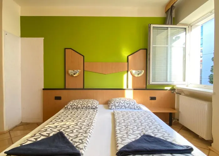 Affordable Rooms, 10-min To Lugner Apartment *