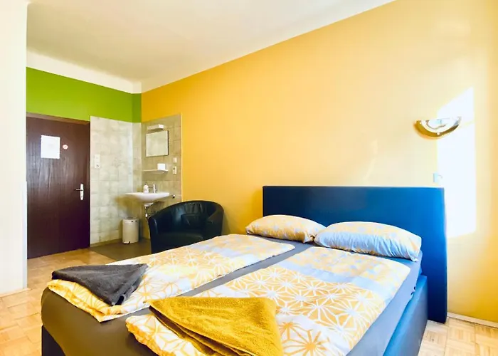 Affordable Rooms, 10-min To Lugner