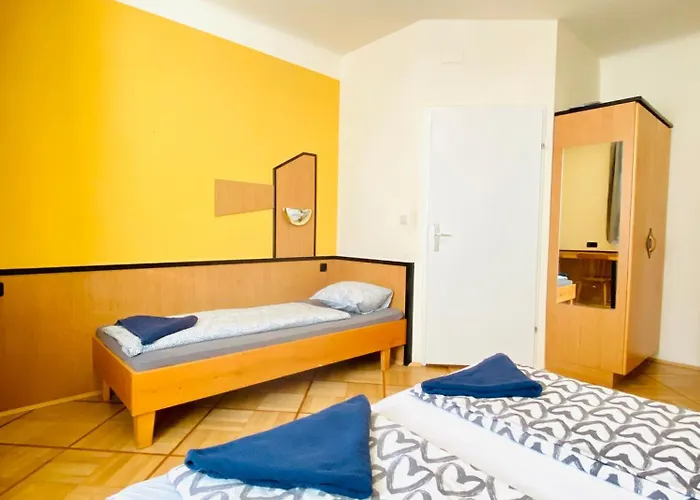 Affordable Rooms, 10-min To Lugner Apartment
