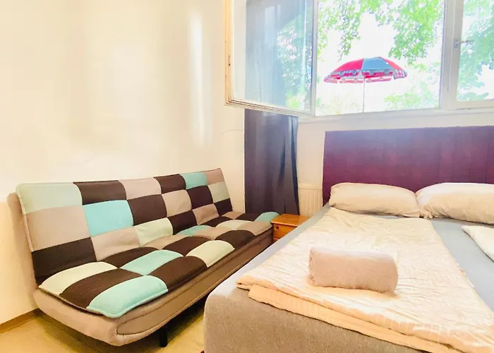 Apartment Affordable Rooms, 10-min To Lugner