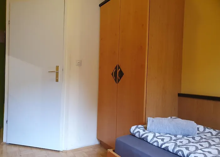 Affordable Rooms, 10-min To Lugner Apartment Vienna