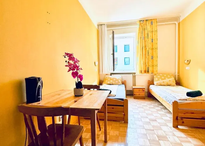 Apartment Affordable Rooms, 10-min To Lugner *