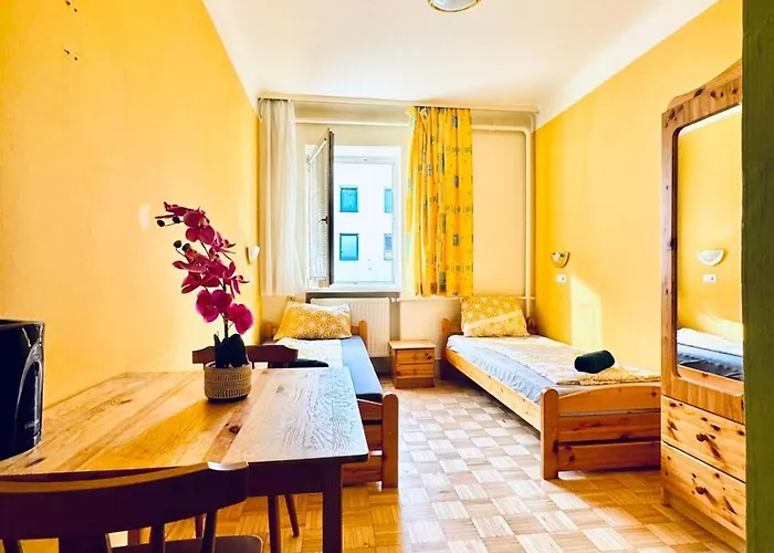 Apartment Affordable Rooms, 10-min To Lugner