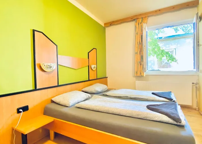 Apartment Affordable Rooms, 10-min To Lugner
