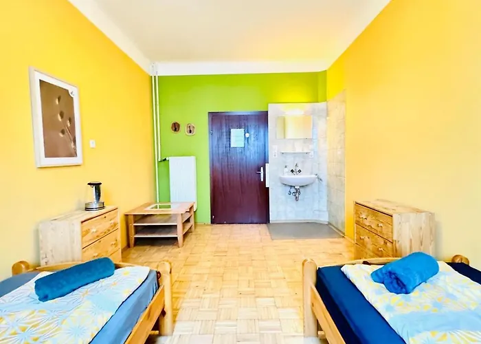 Affordable Rooms, 10-min To Lugner Apartment Vienna