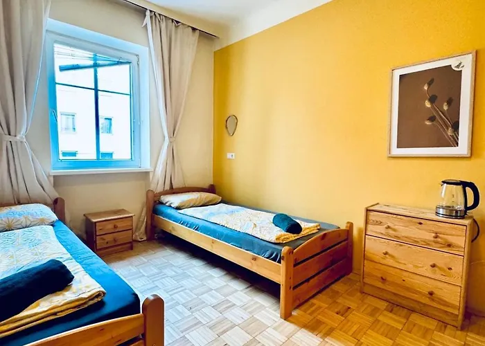 Apartment Affordable Rooms, 10-min To Lugner *