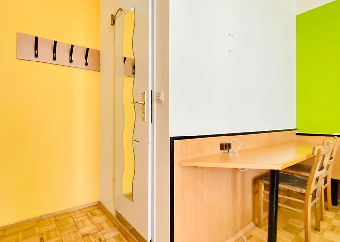 Affordable Rooms, 10-min To Lugner