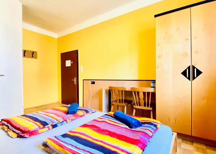 Affordable Rooms, 10-min To Lugner