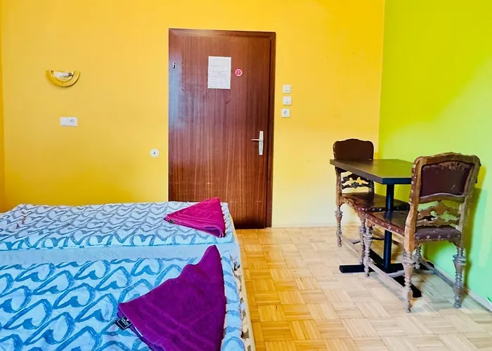 Apartment Affordable Rooms, 10-min To Lugner *