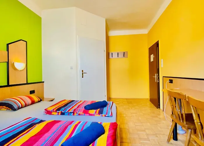 Apartment Affordable Rooms, 10-min To Lugner