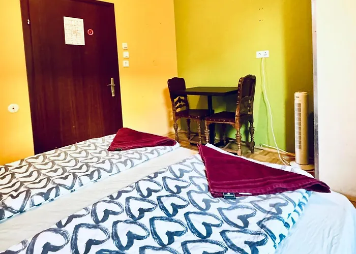 Apartment Affordable Rooms, 10-min To Lugner