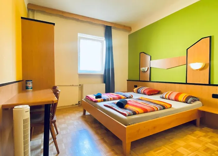Apartment Affordable Rooms, 10-min To Lugner *