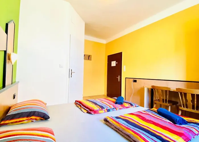 Apartment Affordable Rooms, 10-min To Lugner